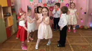 Хороводная песенка «А мы песенку споём» к 8 марта от малышей 1,6- 3 г