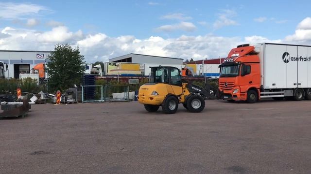 Kop lastmaskin Volvo L25B med redskap pa Klaravik.se