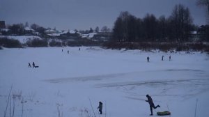 Зимние забавы Вологжан. Лыжи санки ватрушки.