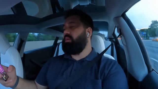 Пытаюсь выжить в Москве работая в такси на Tesla M3
