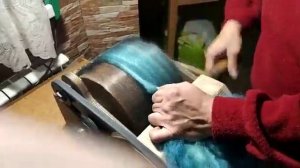 Как расчесать шерсть на кардерном барабане.