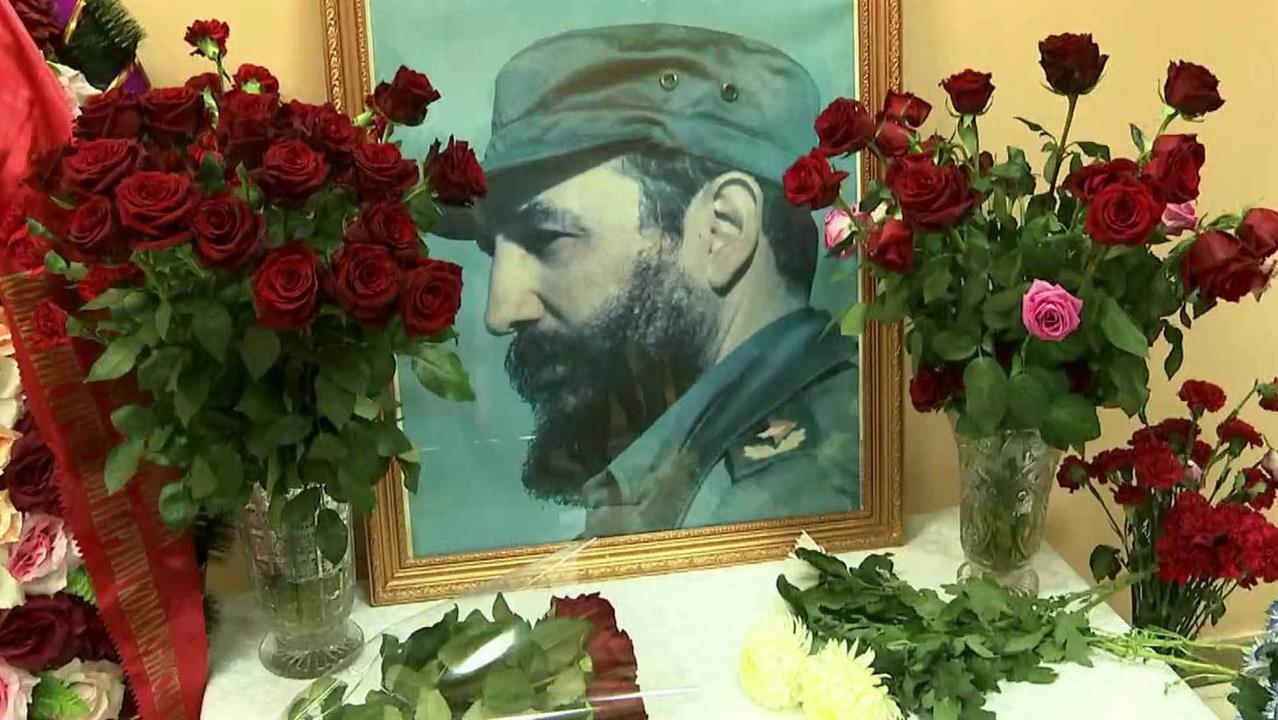 Глава МИД РФ Сергей Лавров оставил запись в Книге памяти Фиделя Кастро в посольстве Кубы