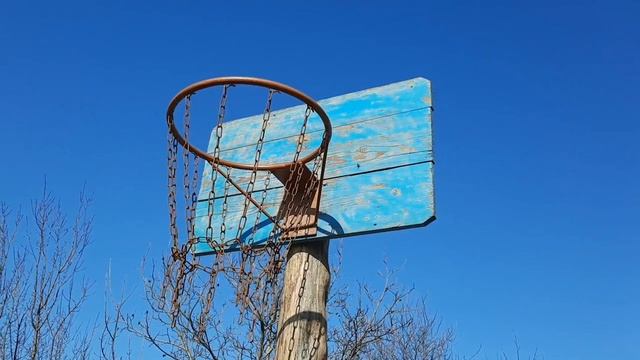 Баскетбольное кольцо по деревенски...