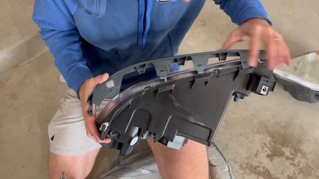 Replacing Headlights In a 2005 Honda Pilot! смотреть онлайн