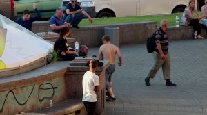 Идентификация подвыпившего парня, который чуть до смерти не забил мужчину в центре Киева