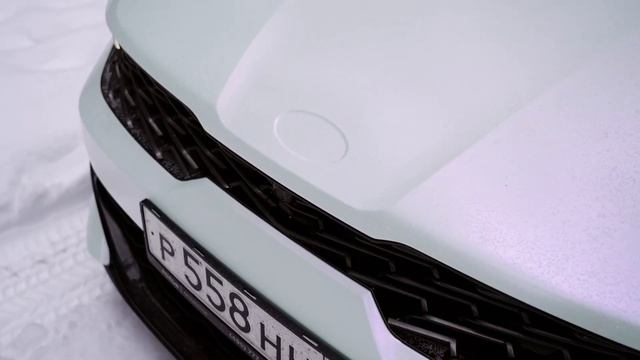 Самая стильная KIA K5 - в виниловой пленке  белый матовый перламутр с фиолетовым оттенком
