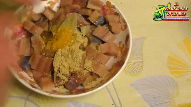 А вы пробовали солить селёдку без соли? Вкусный рецепт маринованной селёдки в соевом соусе . смотреть онлайн