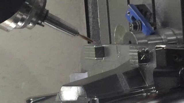 Пяти координатный обрабатывающий центр Обработка пресс форм 5 смотреть онлайн