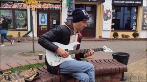 Как музыкант создает музыку прямо на улице!!!