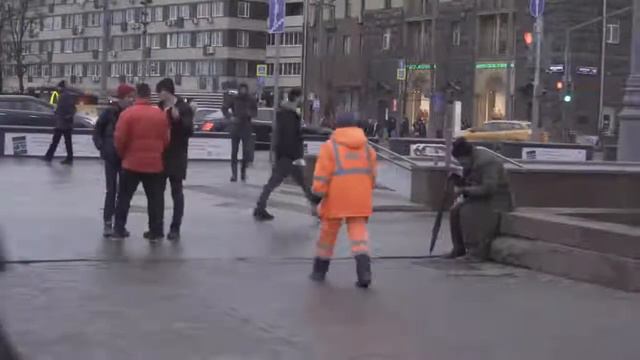 Пранк вышел из под контроля! Получил по лицу!! смотреть онлайн