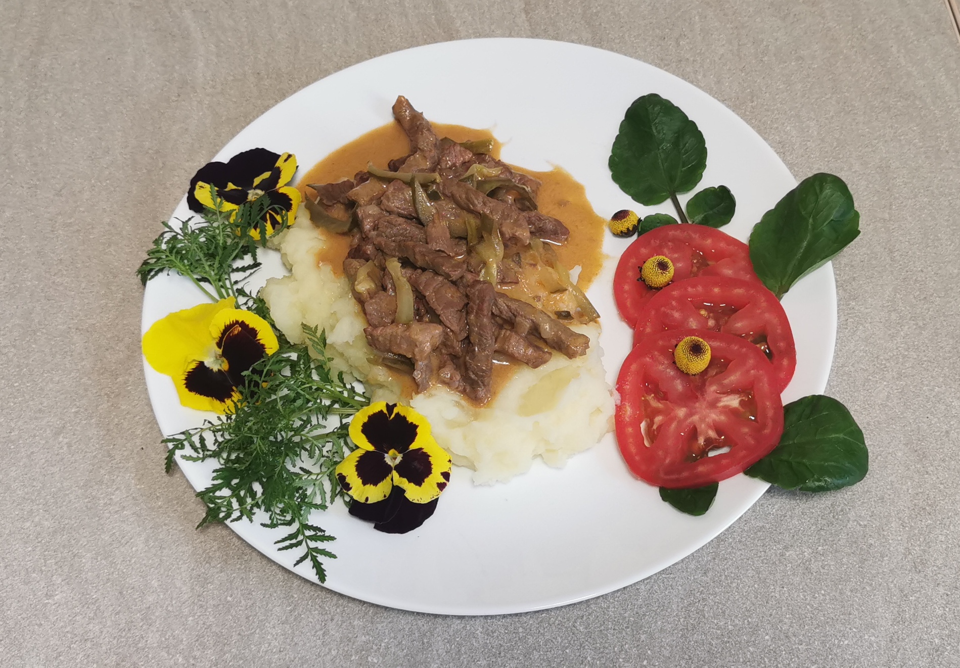 Бефстроганов из говядины, с солёным огурцом. Любимый рецепт! ?