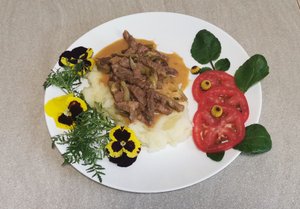 Бефстроганов из говядины, с солёным огурцом. Любимый рецепт! ?