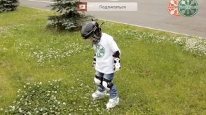 Как научить ребенка кататься на роликах  2 серия  Первый выход