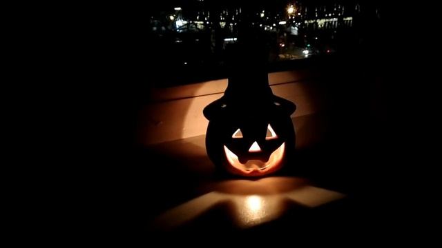 А как вы относитесь к празднику хеллоуин? смотреть онлайн