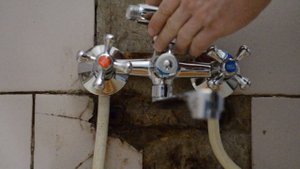 Замена установка смесителя в ванной своими руками/how to replace the faucet in the bathroom