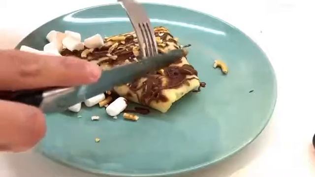 Блин с шоколадной пастой и мармешлоу