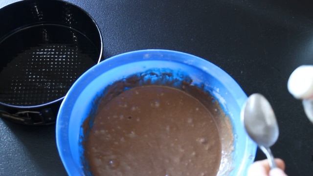 Шоколадный торт" На раз, два, три это самый вкусный и легкий в приготовлении тортик. смотреть онлайн