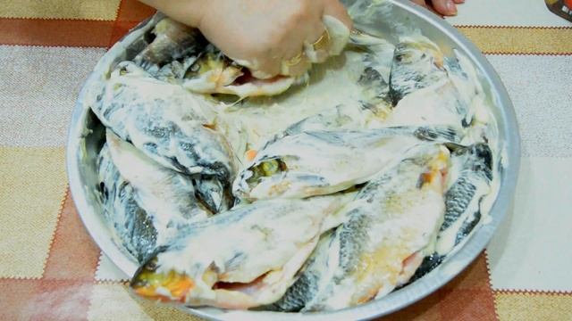 Караси жареные на сковороде/ Простой рецепт жареных карасей.