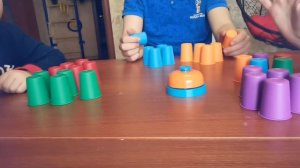 Игры со стаканчиками. Развитие межполушарного взаимодействия.