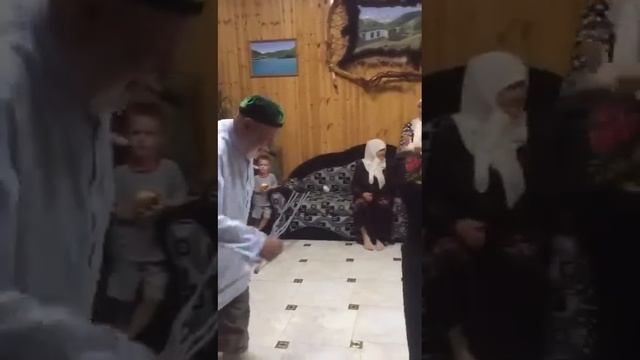 БАБУШКА И ДЕДУШКА ЧЕЧЕНЦЕВ КОТОРЫЕ ЖИЛИ ВМЕСТЕ В ДРУЖБЕ И СОГЛАСИИ И ПО СЕЙ ДЕНЬ ТАК И ЖИВУТ ТАКЖЕ смотреть онлайн