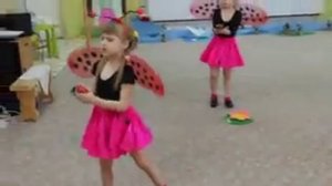 танец божья коровка