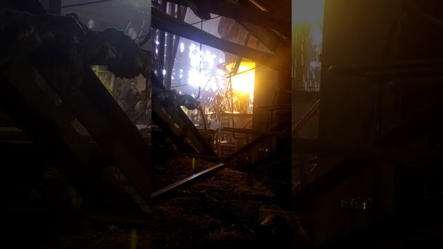 Сталевара забрызгало расплавленным металлом. смотреть онлайн