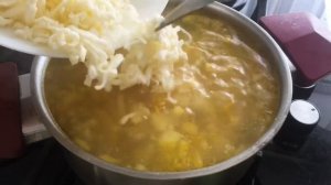 Суп с плавленным сыром и консервированной кукурузой