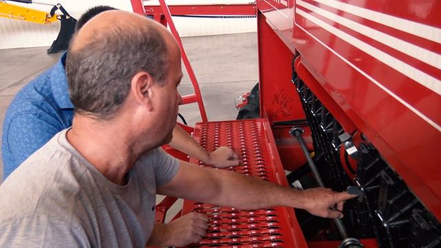 Огляд сівалки Alfa 4 (Альфа) на заводі "Ельворті/Elvorti"