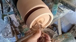 Сахарница из груши на токарном станке по дереву.