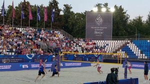 Момент финала чемпионата России по пляжному волейболу в Москве