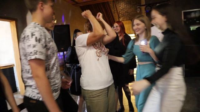 Неожиданный подарок от учеников 9 б класса своей классной маме! Йошкар-Ола 2023 смотреть онлайн