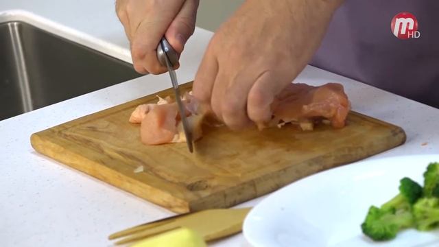 Вкусно! в гостях Игорь Пронькинов. Готовим жаркое из курицы смотреть онлайн