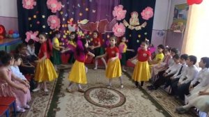 Танец в подготовительной группе на 8 марта