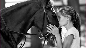 Приехав к больному ребенку, врач скорой помощи побледнела и потеряла дар речи, увидев Отца малыша..