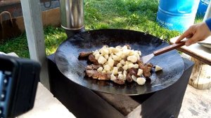 Свиные ребрышки с овощами на садже.