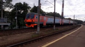 Электрички на станции Боровая