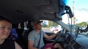 МАКСОЛЯ ОТДЫХАЮТ В БАССЕЙНЕ И НА НАБЕРЕЖНОЙ