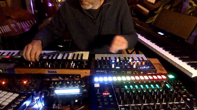 Hardware Jams weekend challenge - Basslines: 10 (ish) Ways I try to make my Basslines interesting. смотреть онлайн