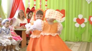 Танец матрёшек на утреннике 8 Марта 2018 в младшей группе Муз рук Максюта Г В