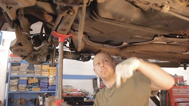 Ford Mondeo Mk4 Rear Trailing Arm Bush Replacement смотреть онлайн