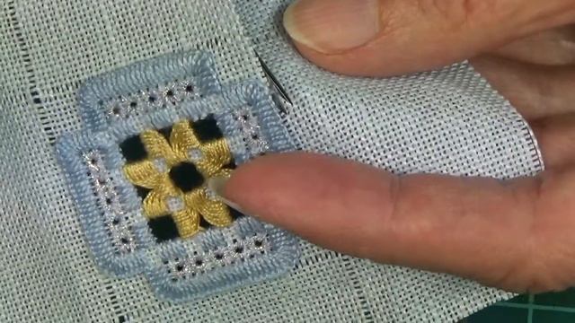 11 Sunflower Cottage Pillow - Preparation of the Hardanger Medallions смотреть онлайн