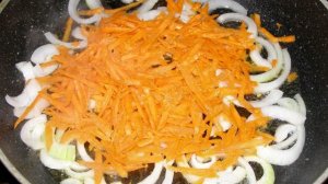 Гуляш из варёной курицы с подливкой