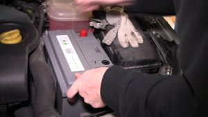 Astra H: How to change the battery on an Opel/Vauxhall Astra