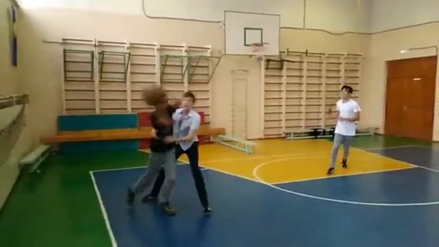 Играем в баскетбол смотреть онлайн