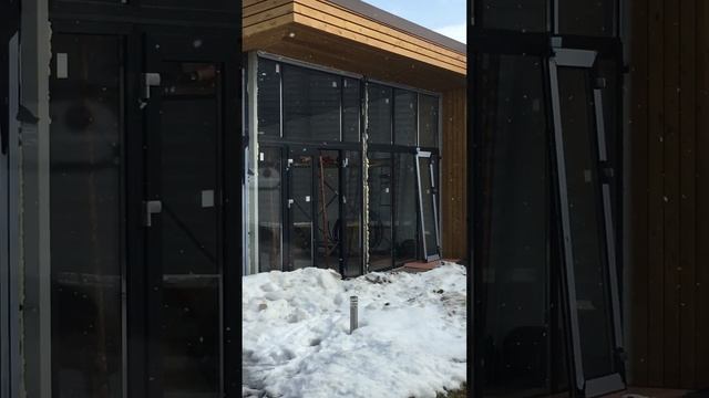 Панорамное остекление в беседке. Двери гармошкой  из металлопластика. Окна «Софос»