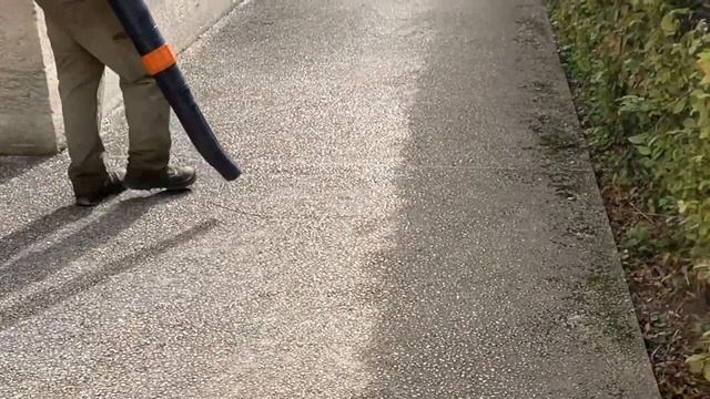 Звук бензиновой воздуходувки для уборки листьев