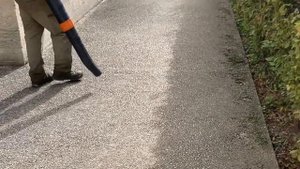 Звук бензиновой воздуходувки для уборки листьев