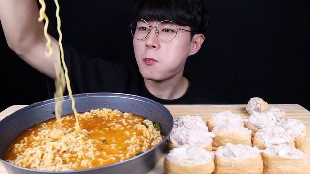 직접만든 유부 초밥 라면 먹방ASMR MUKBANG FRIED TOFU RICE BALLS & SPICY NOODLES & RECIPE いなり寿司 ラーメン eating sound