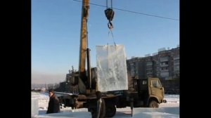 Строительство ледового городка. На Курантах 2011г