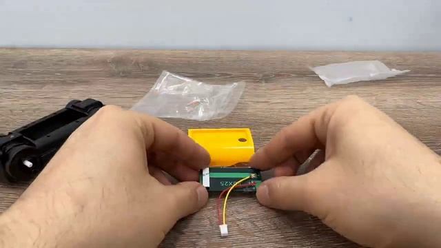 Робот собака на солнечной батарее .mp4